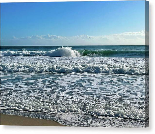 Breaking of a wave - Classic Canvas Print