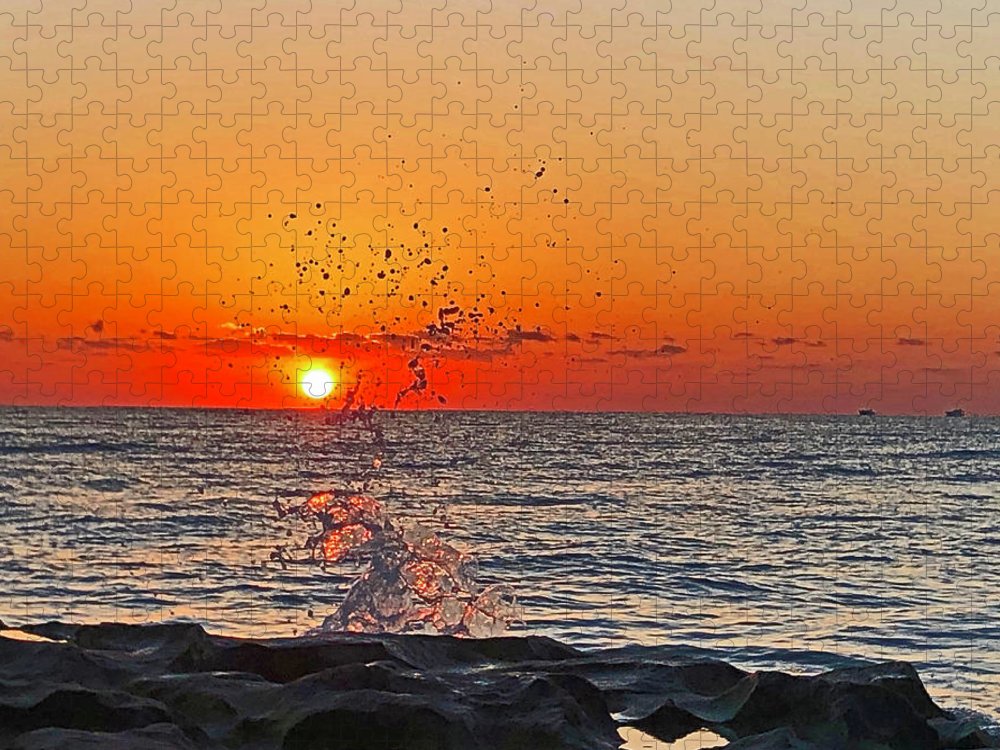 Droplets of a wave dancing Sunrise - Puzzle